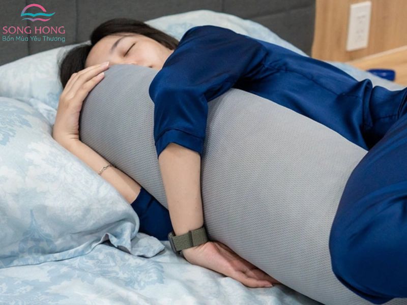 Lợi ích khi kẹp gối giữa hai chân lúc nằm ngủ