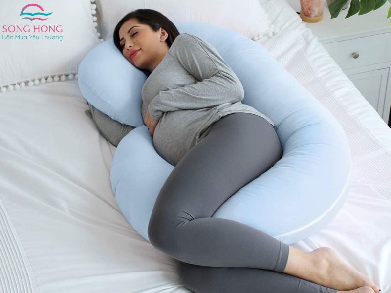Lợi ích khi kẹp gối giữa hai chân lúc nằm ngủ với bà bầu