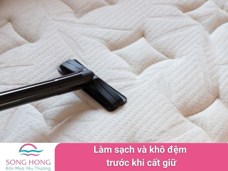 làm sạch và khô đệm trước khi cất giữ